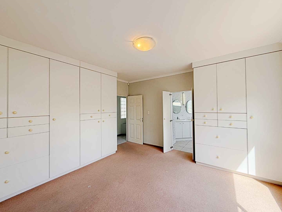 4 Bedroom Property for Sale in Middedorp Western Cape